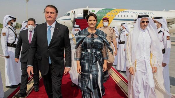 Presidente Jair Bolsonaro chega ao Aeroporto Internacional de Doha, Catar, 17 de novembro de 2021 - Sputnik Brasil