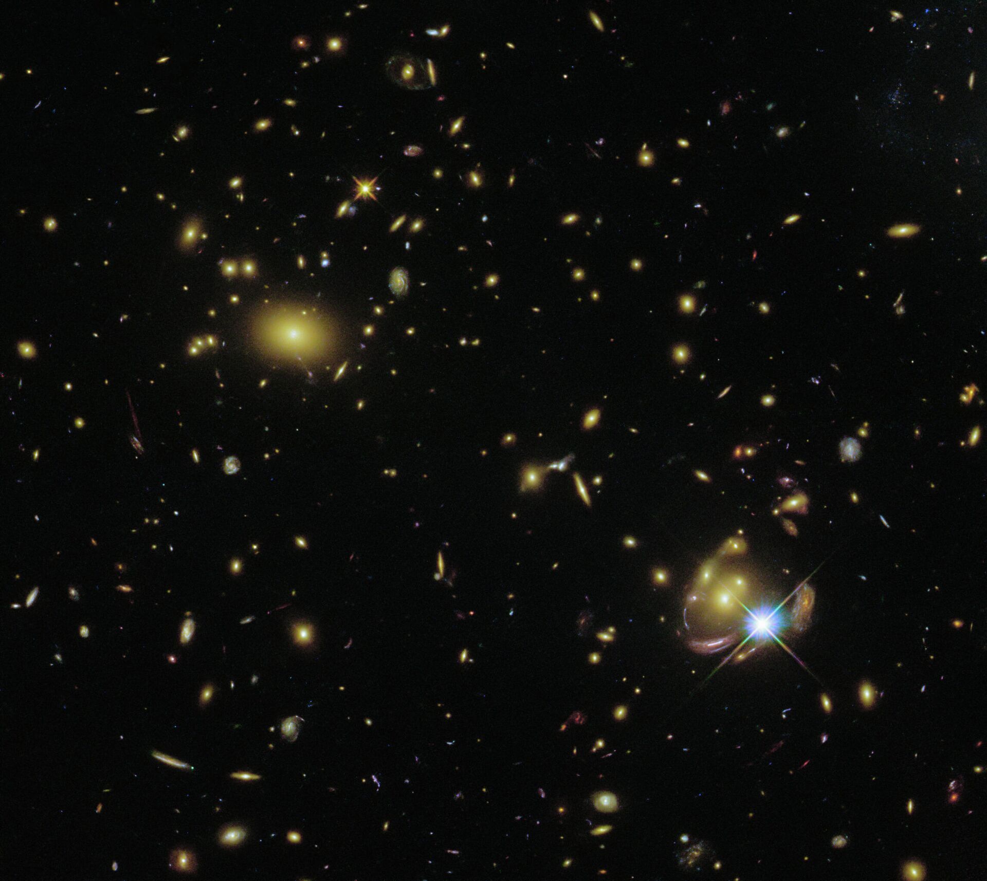 Galáxia SGAS 0033+02 surge múltiplas vezes na mesma imagem - Sputnik Brasil, 1920, 22.11.2021
