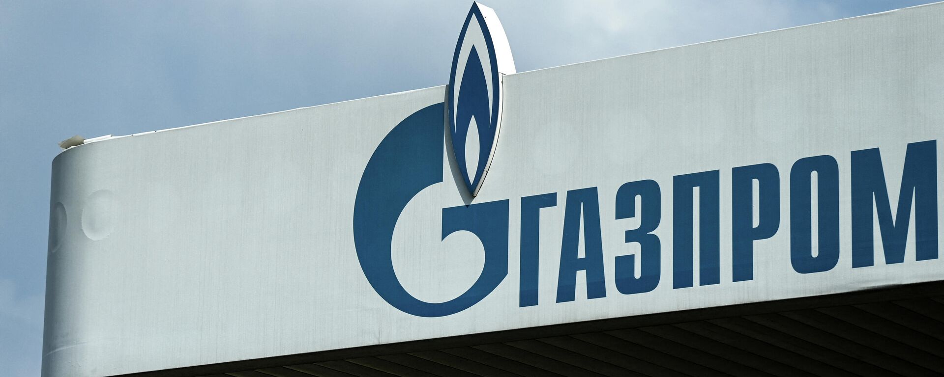 Logotipo da Gazprom, empresa de energia russa, em posto de combustível de Moscou, Rússia, 16 de abril de 2021 - Sputnik Brasil, 1920, 22.11.2021