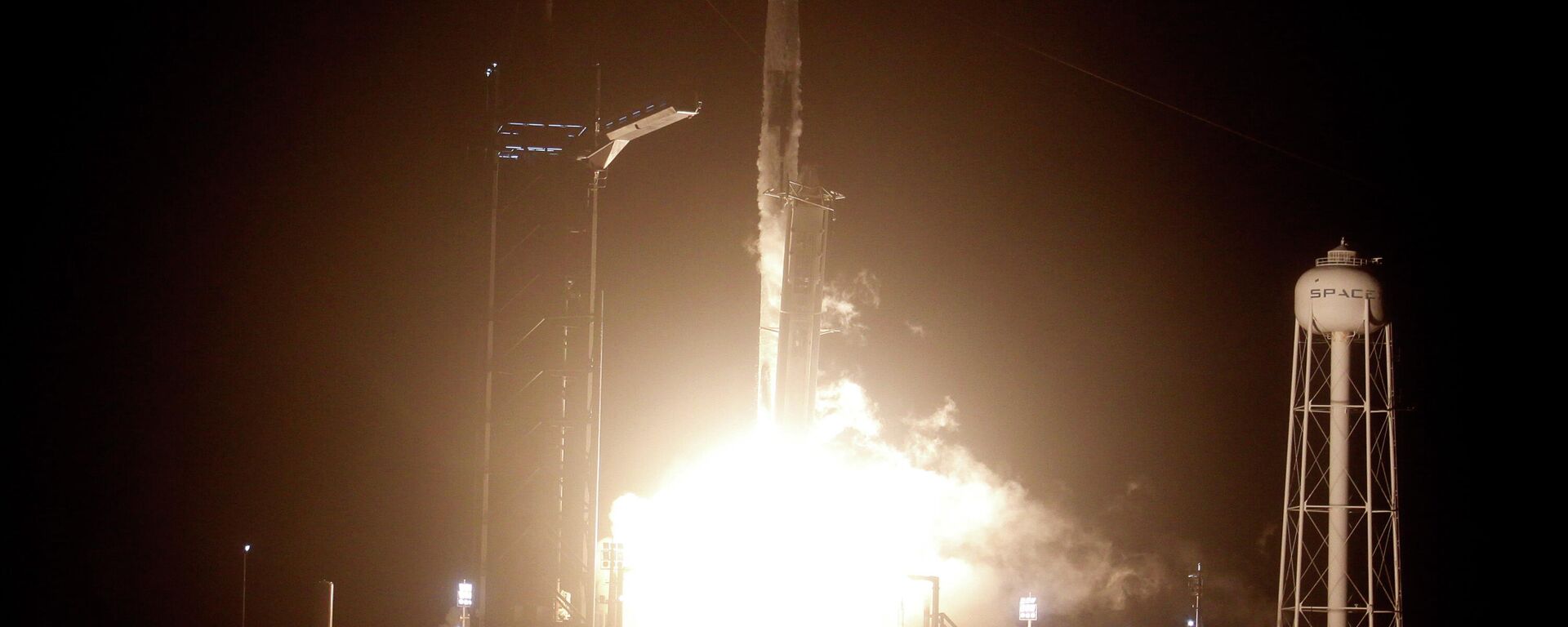 Lançamento do foguete SpaceX Falcon 9 com a cápsula Crew Dragon, levando a bordo astronautas da NASA e da ESA para a Estação Espacial Internacional, Flórida, EUA, 10 de novembro de 2021 - Sputnik Brasil, 1920, 20.12.2021