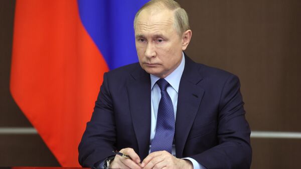 Vladimir Putin, presidente da Rússia, em videoreunião com membros do governo - Sputnik Brasil