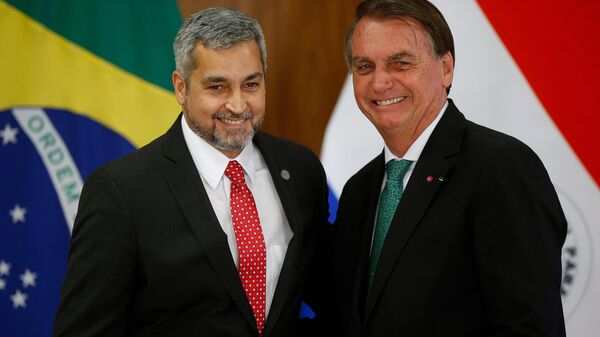 O presidente do Brasil, Jair Bolsonaro, e o presidente do Paraguai, Mario Abdo, durante coletiva à imprensa após reunião de trabalho no Palácio do Planalto, 24 de novembro de 2021 - Sputnik Brasil