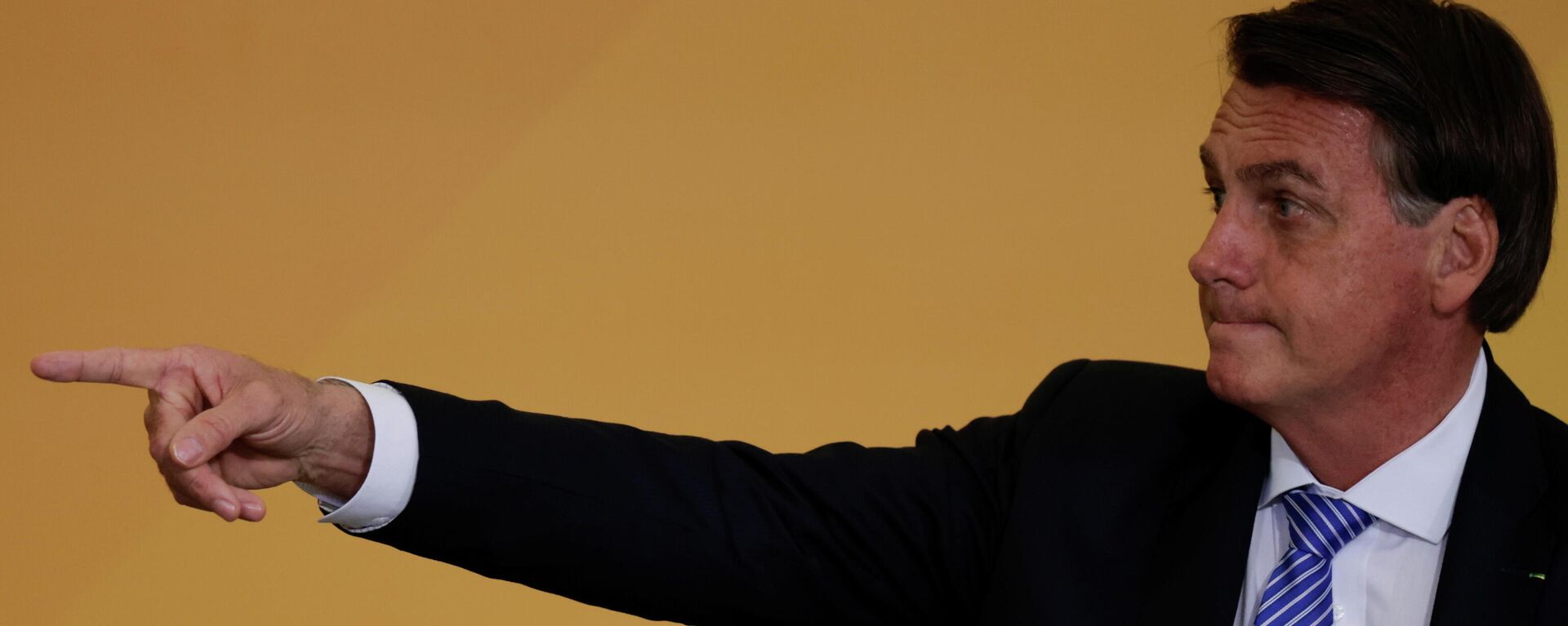 O presidente do Brasil Jair Bolsonaro gesticula durante o lançamento do programa Brasil Fraterno, no Palácio do Planalto em Brasília, Brasil, 11 de novembro de 2021 - Sputnik Brasil, 1920, 25.11.2021