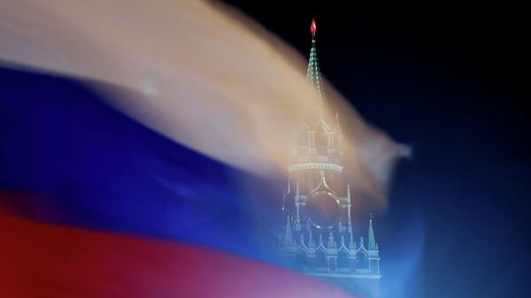 Bandeira da Rússia na Torre Spasskaia do Kremlin de Moscou, Rússia, 27 de fevereiro de 2019 - Sputnik Brasil