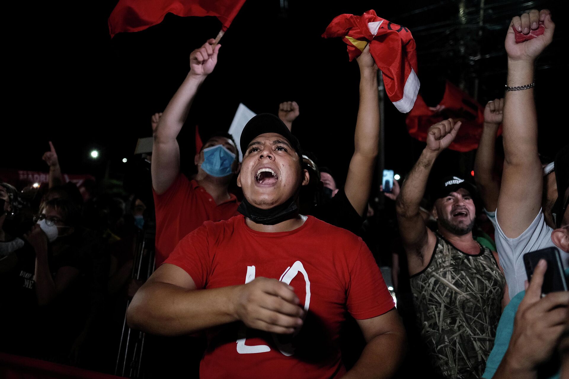 Apoiadores do partido Liberdade e Refundação após o término das eleições presidenciais em Honduras, 28 de novembro de 2021 - Sputnik Brasil, 1920, 29.11.2021
