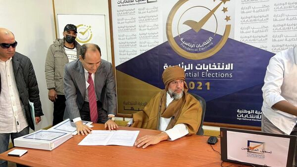 Saif al-Islam Kadhafi, filho do ex-líder da Líbia, Muammar Kadhafi, registra candidatura presidencial em Sebha - Sputnik Brasil