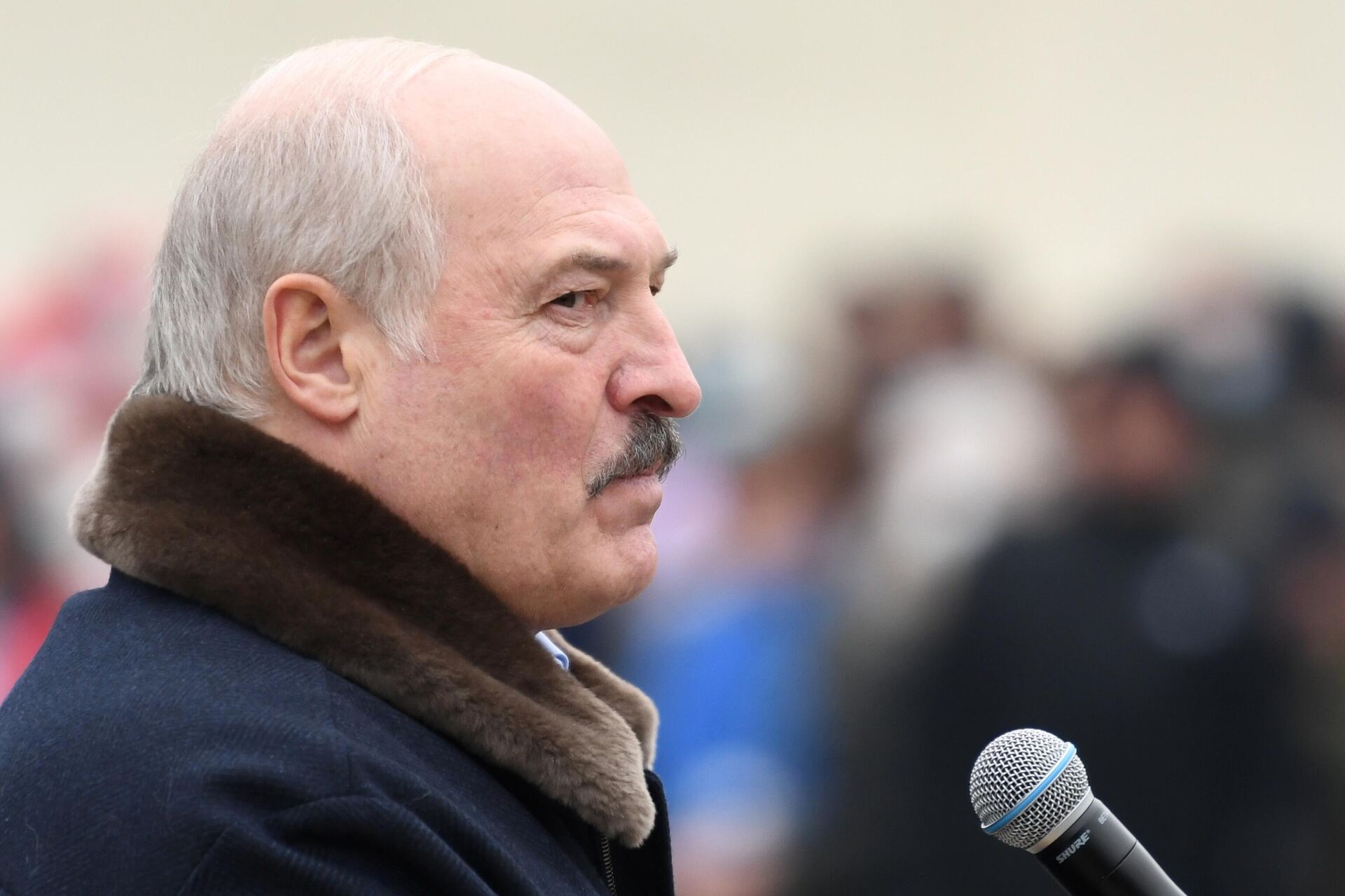 Presidente de Belarus, Aleksandr Lukashenko, visita campo de migrantes na fronteira com a Polônia, 26 de novembro de 2021 - Sputnik Brasil, 1920, 04.02.2022