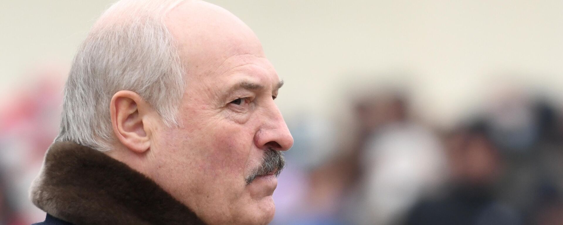 Presidente de Belarus, Aleksandr Lukashenko, visita campo de migrantes na fronteira com a Polônia, 26 de novembro de 2021 - Sputnik Brasil, 1920, 29.03.2023