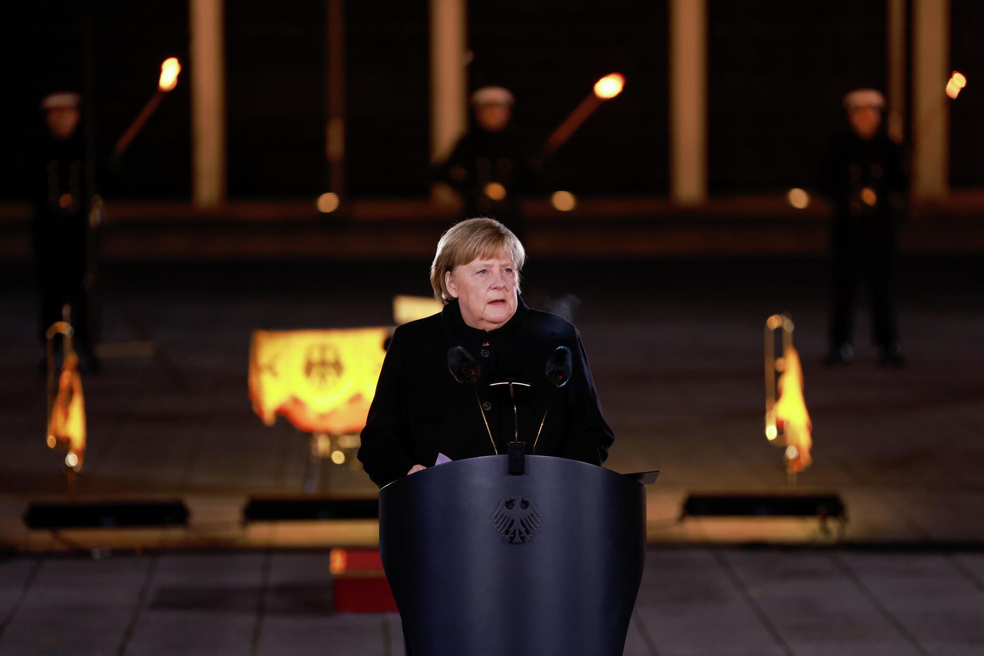 Angela Merkel, chanceler da Alemanha, durante cerimônia militar de sua despedida no Ministério da Defesa, Berlim, 2 de dezembro de 2021 - Sputnik Brasil, 1920, 27.12.2022