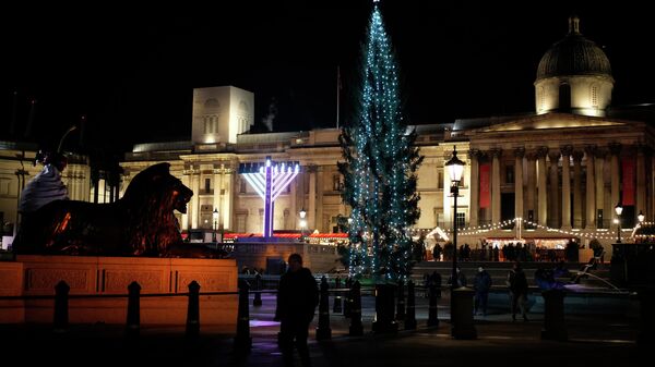 Árvore de Natal na praça Trafalgar, Londres, Reino Unido, 2 de dezembro de 2021 - Sputnik Brasil