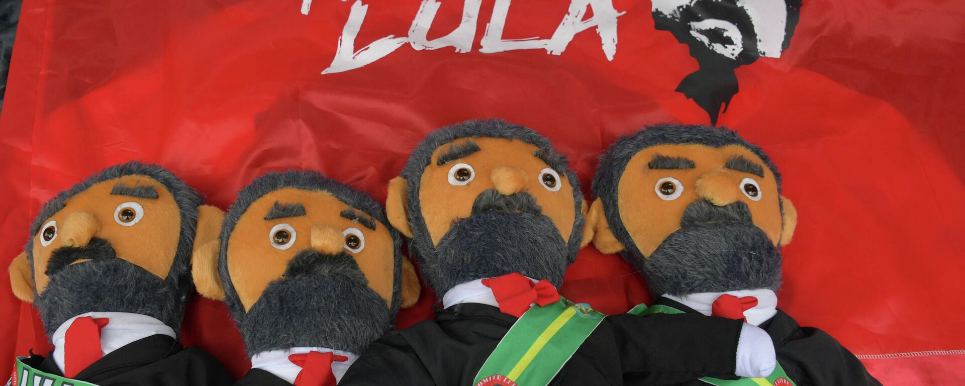 Bonecos do ex-presidente Lula da Silva durante manifestação contra racismo no Dia da Consciência Negra em São Paulo, 20 de novembro de 2021 - Sputnik Brasil, 1920, 03.12.2021