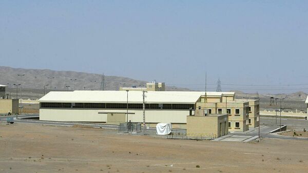 Nesta foto de arquivo, tirada em 30 de março de 2005, uma visão geral mostra o centro de pesquisa nuclear iraniano de Natanz, 270 km ao sul de Tee - Sputnik Brasil