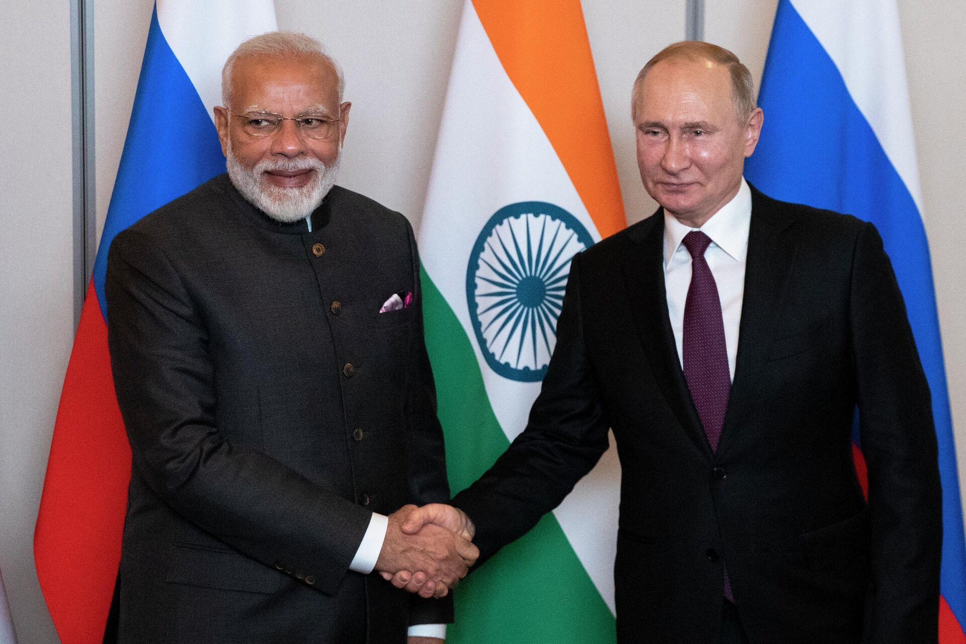 Presidente russo, Vladimir Putin, e primeiro-ministro da Índia, Narendra Modi, durante 11ª cúpula do BRICS, Brasília, 13 de novembro de 2019 - Sputnik Brasil, 1920, 06.12.2021