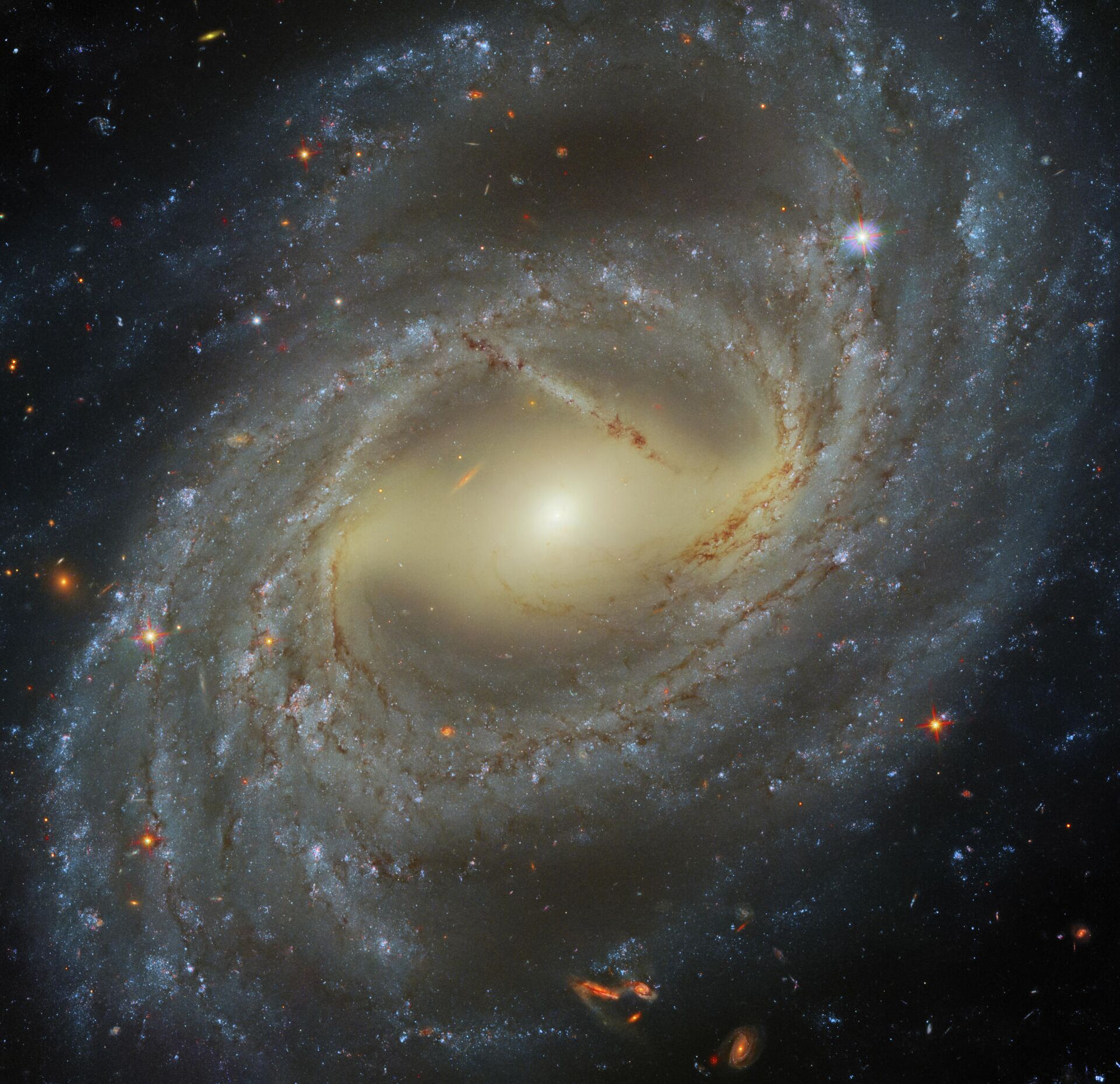 Utilizando a câmera WFC3, o Telescópio Espacial Hubble registrou uma imagem da galáxia espiral NGC 7329, que está localizada na constelação de Tucano - Sputnik Brasil, 1920, 06.12.2021