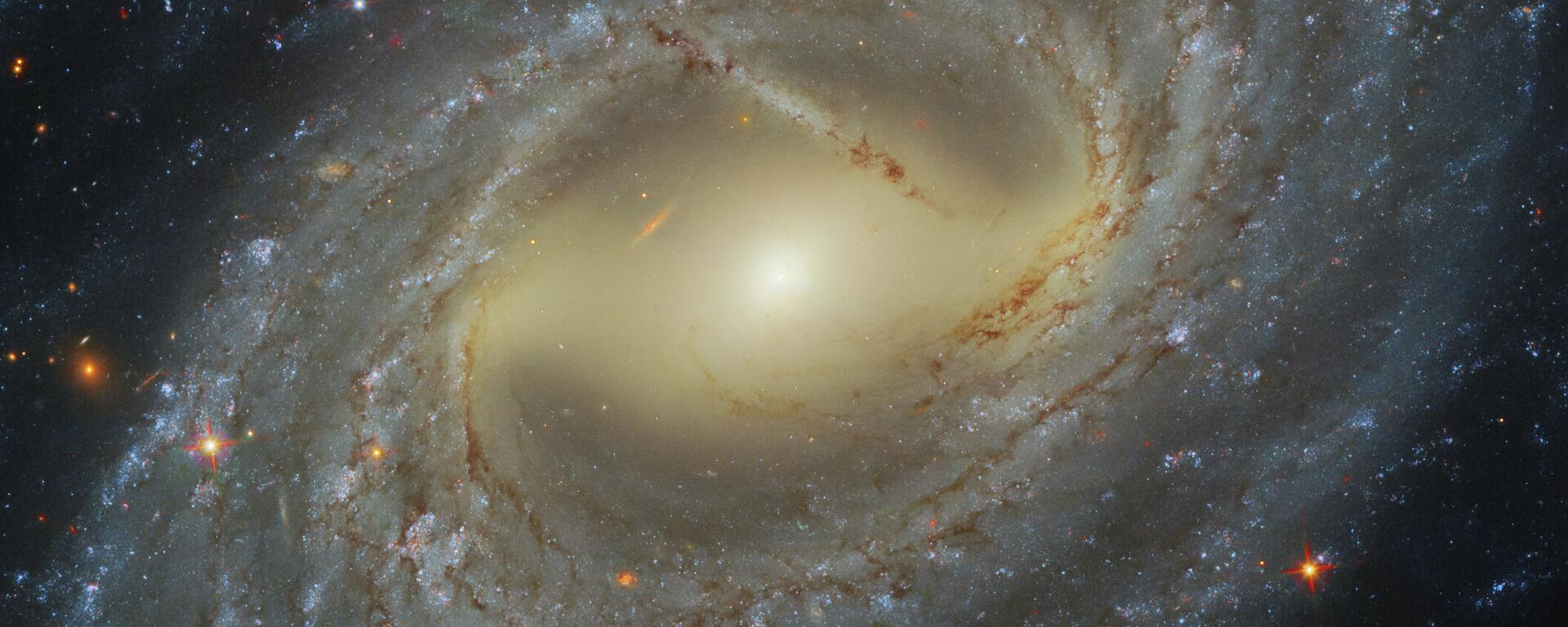 Utilizando a câmera WFC3, o Telescópio Espacial Hubble registrou uma imagem da galáxia espiral NGC 7329, que está localizada na constelação de Tucano - Sputnik Brasil, 1920, 11.04.2022