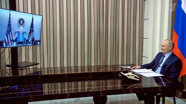Presidente russo, Vladimir Putin, durante videoconferência com o presidente norte-americano, Joe Biden, em 7 de dezembro de 2021 - Sputnik Brasil