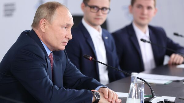 Vladimir Putin, presidente da Rússia, em encontro do Congresso de Jovens Cientistas, 8 de dezembro de 2021 - Sputnik Brasil