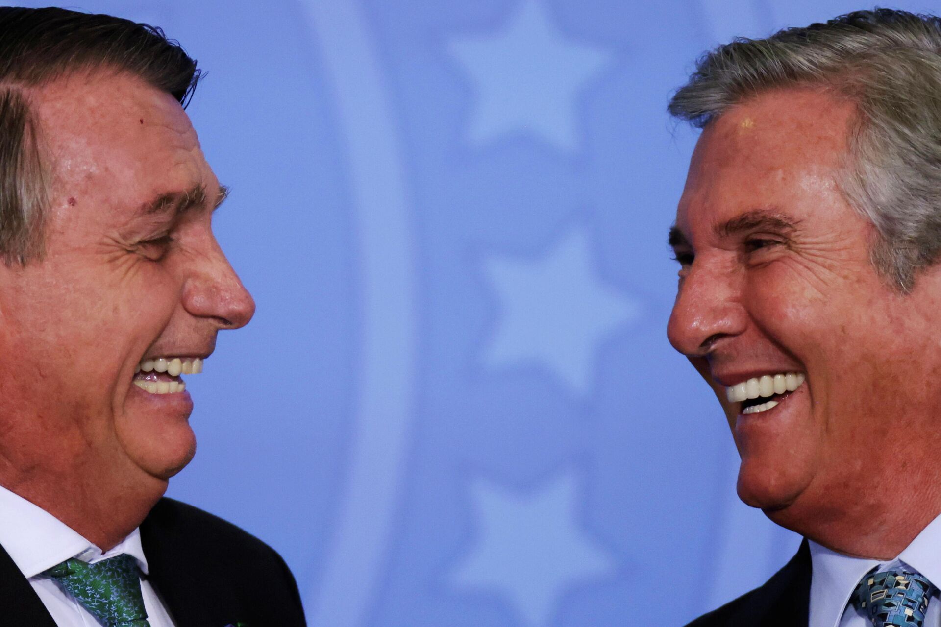 O atual presidente, Jair Bolsonaro (à direita), e o ex-presidente Fernando Collor. O primeiro já possui 141 solicitações de impeachment, o segundo sofreu impeachment em 1992, 24 de novembro de 2021 - Sputnik Brasil, 1920, 08.12.2021