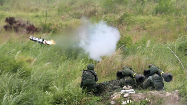 Imagem mostra o disparo de um míssil antitanque FGM-148 Javelin, na cidade de Taichung, em Taiwan, no dia 16 de julho de 2020 - Sputnik Brasil