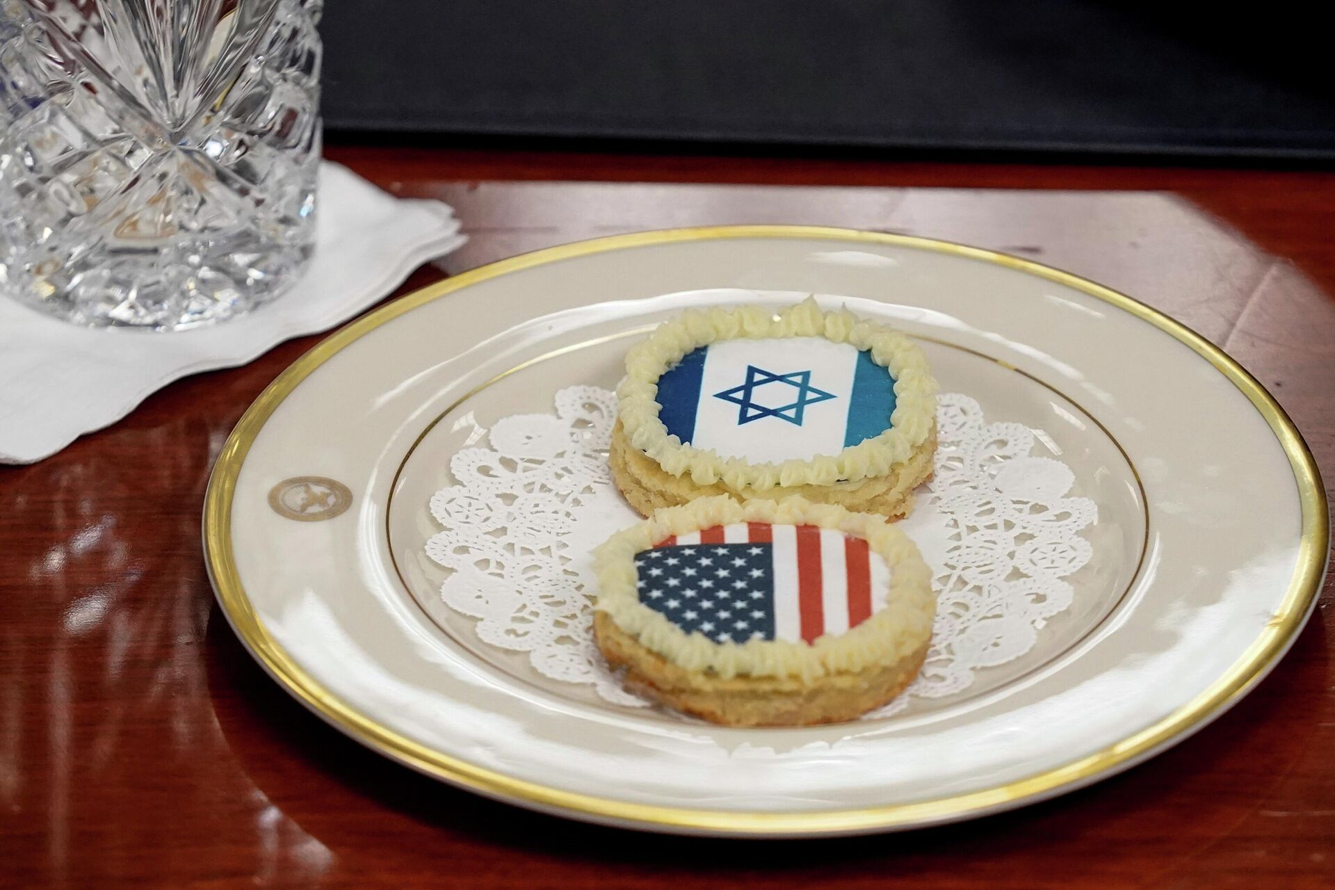 Cookies com as bandeiras de Israel e EUA servidos durante reunião evidenciam o caminhar conjunto entre as duas nações Pentágono, em Arlington, Virgínia, EUA, 9 de dezembro de 2021 - Sputnik Brasil, 1920, 10.12.2021