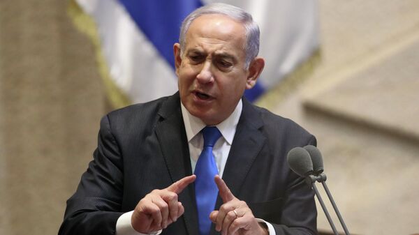 O primeiro ministro de Israel, Benjamin Netanyahu, fala durante uma sessão do Knesset em Jerusalém, 13 de junho de 2021 - Sputnik Brasil