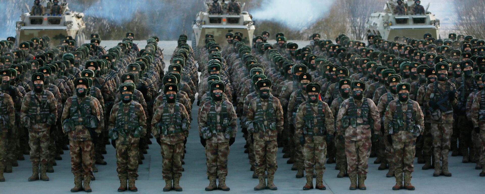 Soldados do Exército de Libertação Popular (ELP) participando de um treinamento militar nas montanhas em Pamir região noroeste da China de Xinjiang, 4 de janeiro de 2021 - Sputnik Brasil, 1920, 14.12.2021