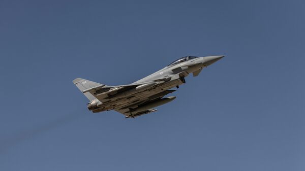 Eurofighter Typhoon do Reino Unido voando sobre a base aérea Ovda durante exercícios militares perto de Eilat, sul de Israel, 24 de outubro de 2021 - Sputnik Brasil