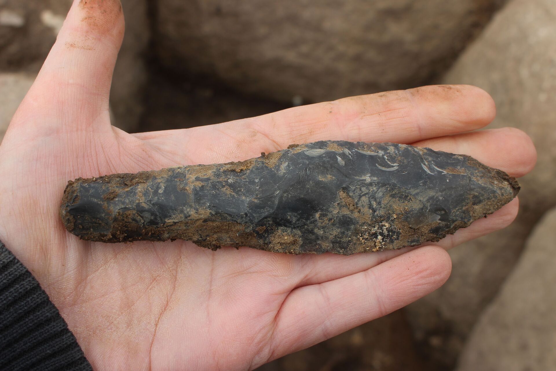 Adaga de pedra encontrada em túmulo da era neolítica na Dinamarca 
 - Sputnik Brasil, 1920, 17.12.2021