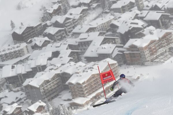 Esportista eslovaco Adam Zampa durante competição de esqui alpino na Copa do Mundo de slalom gigante em Val D&#x27;Isere, França. - Sputnik Brasil