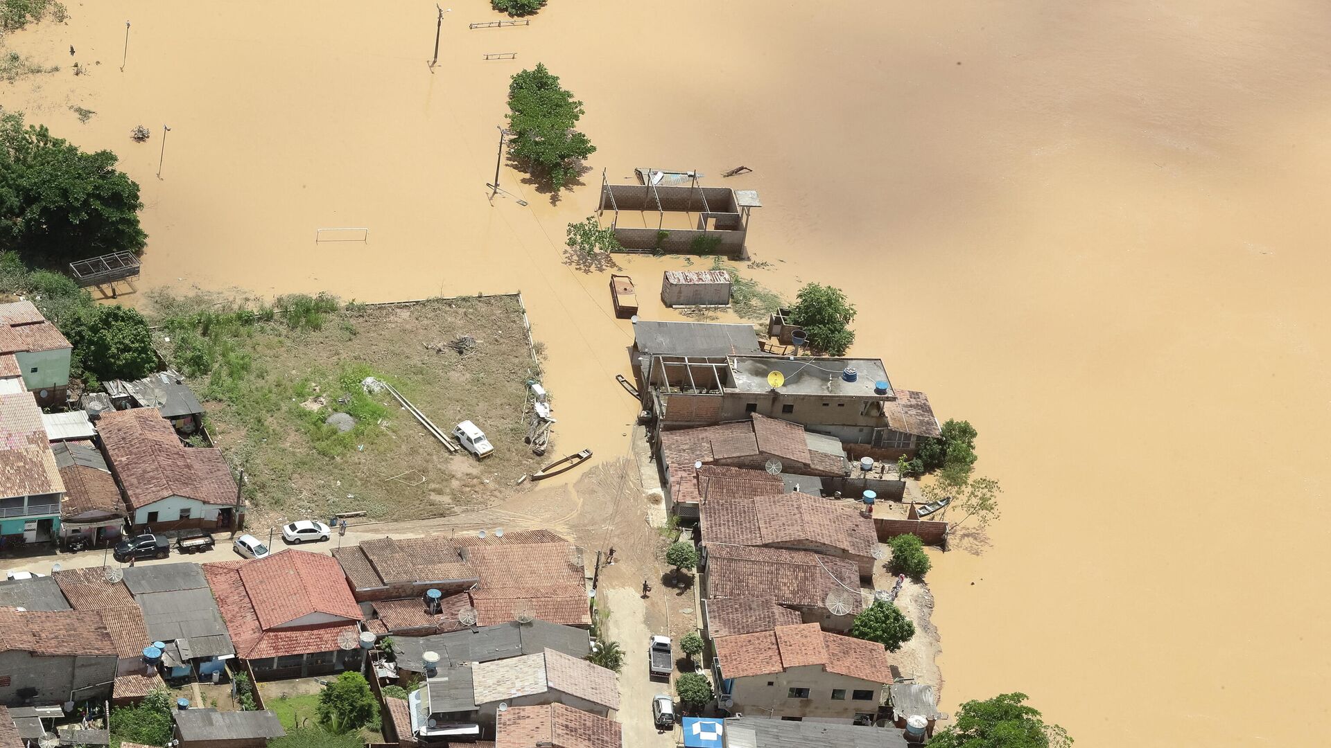 Vista geral da área inundada perto de Porto Seguro, Bahia, 12 de dezembro de 2021  - Sputnik Brasil, 1920, 29.12.2021
