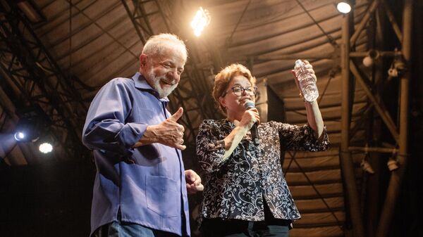 Ex-presidentes Luiz Inácio Lula da Silva e Dilma Rousseff (PT) durante evento no Rio de Janeiro (foto de arquivo) - Sputnik Brasil