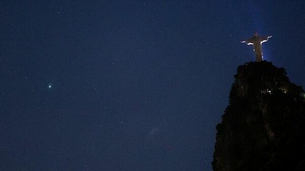Registro do 'cometa de Natal' desafiou o fotógrafo Marcello Cavalcanti - Sputnik Brasil