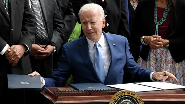 O presidente norte-americano Joe Biden após assinar três proclamações em Washington - Sputnik Brasil