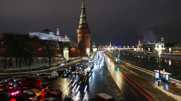 Trânsito junto do Kremlin de Moscou, Rússia - Sputnik Brasil