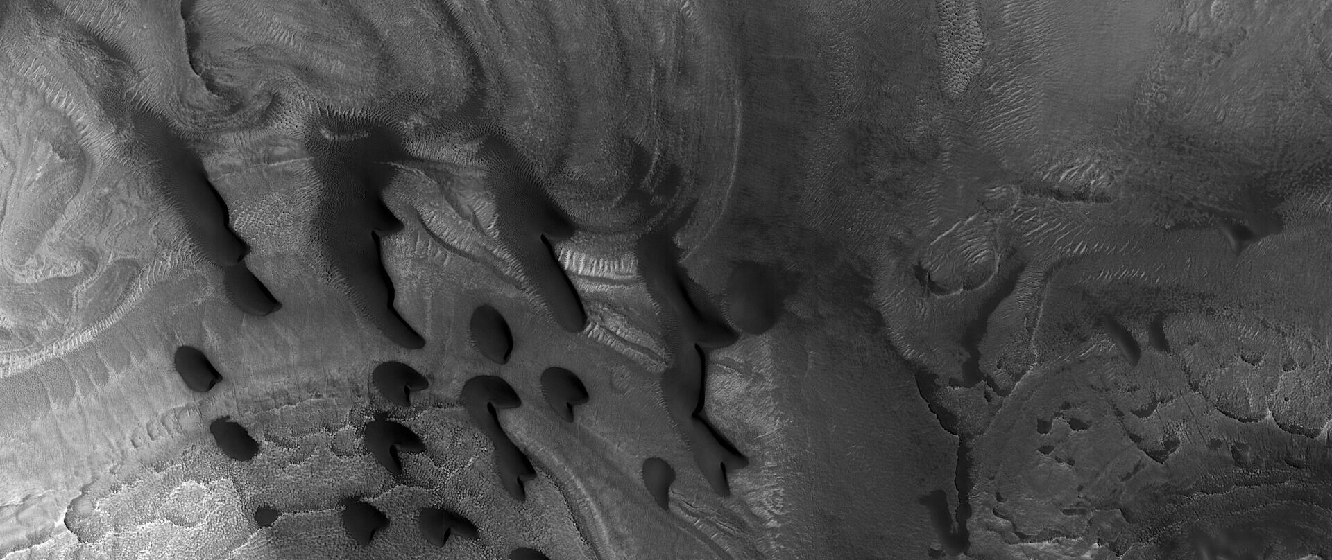 Camadas em uma cratera na região Nilosyrtis de Marte - Sputnik Brasil, 1920, 28.12.2021