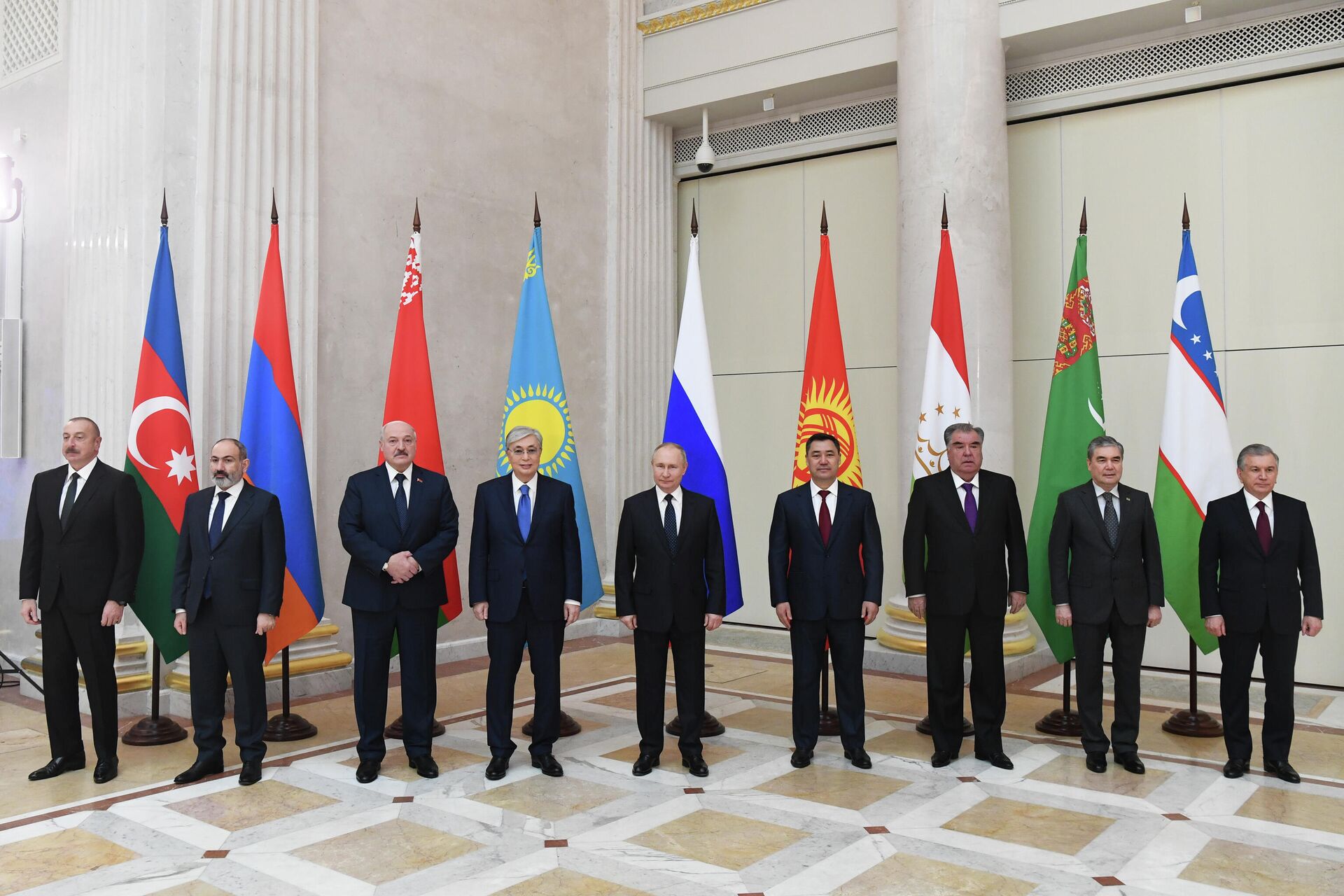 Presidentes dos países da Comunidade dos Estados Independentes na cúpula informal em São Petersburgo, Rússia, 28 de dezembro de 2021 - Sputnik Brasil, 1920, 29.12.2021