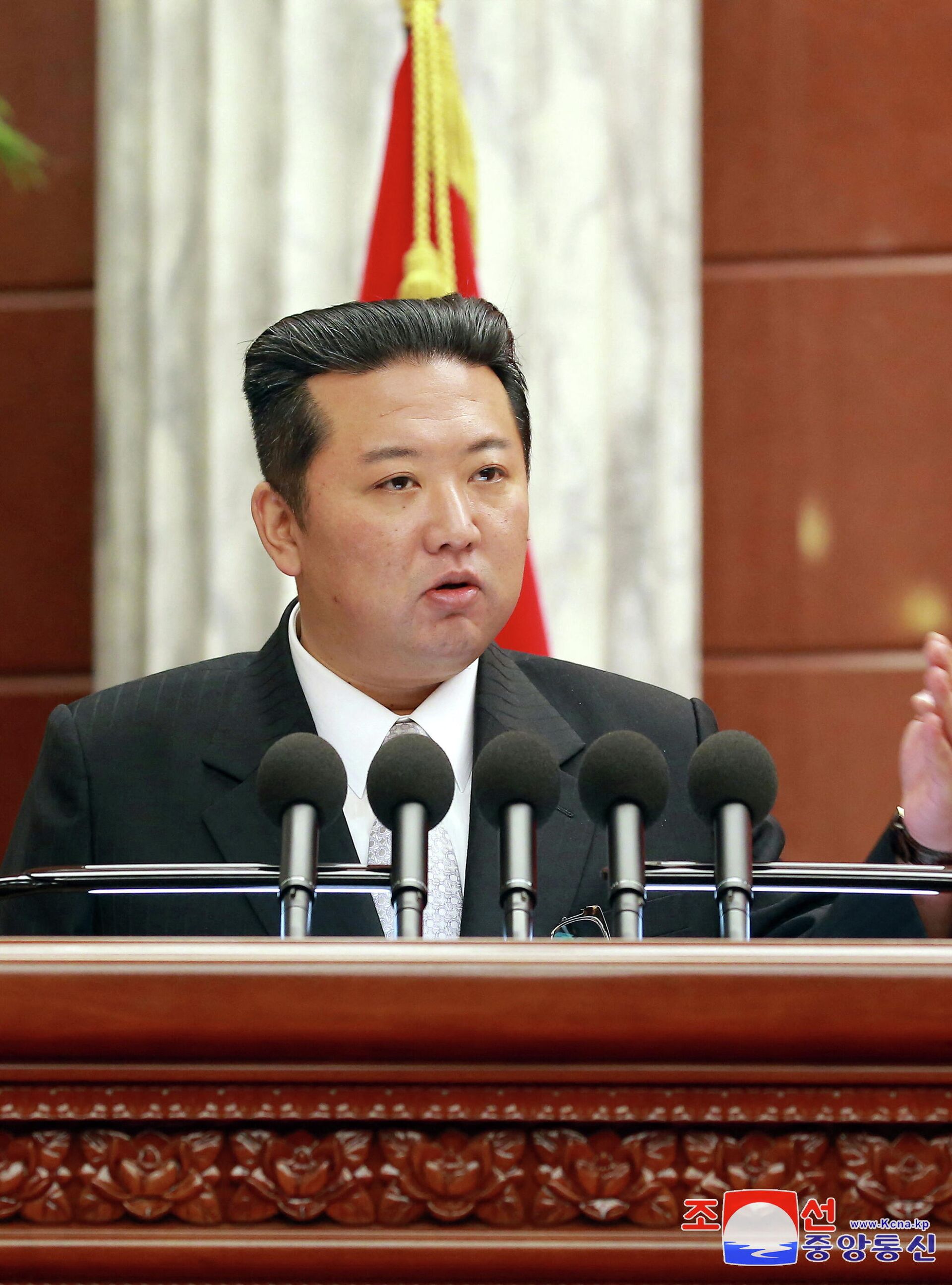 Kim Jong-un, líder da Coreia do Norte, durante encontro plenário do 8º Comitê Central do Partido dos Trabalhadores da Coreia, 28 de dezembro de 2021, Coreia do Norte - Sputnik Brasil, 1920, 30.12.2021