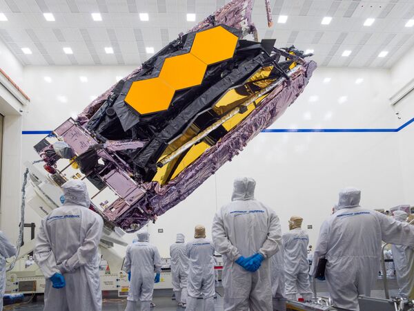 Telescópio espacial James Webb embalado a fim de ser enviado para a plataforma de lançamento de Kourou, na Guiana Francesa. - Sputnik Brasil