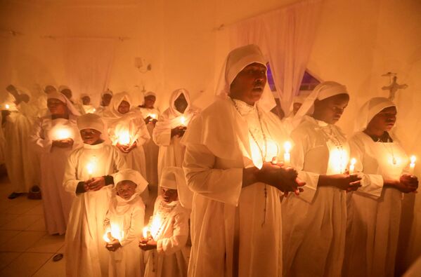 Católicos na vigília de Natal em Nairobi, Quênia. - Sputnik Brasil