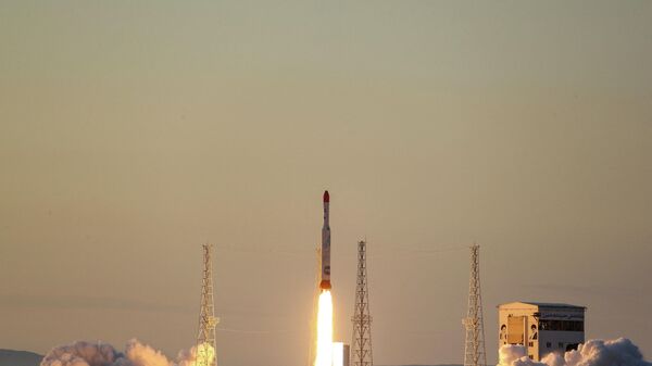 O foguete transportador de satélites iraniano Simorgh é lançado em local desconhecido no Irã, nesta foto obtida em 30 de dezembro de 2021 - Sputnik Brasil