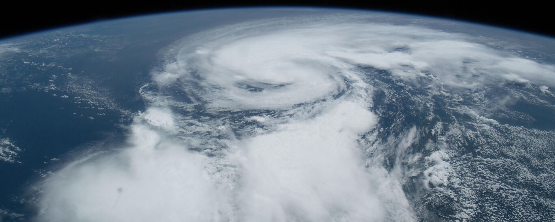 O furacão Henri é retratado na costa leste dos Estados Unidos a partir da Estação Espacial Internacional, orbitando 264 milhas (aproximadamente 425 km) acima de Toronto, Canadá, 21 de agosto de 2021 - Sputnik Brasil, 1920, 03.01.2022