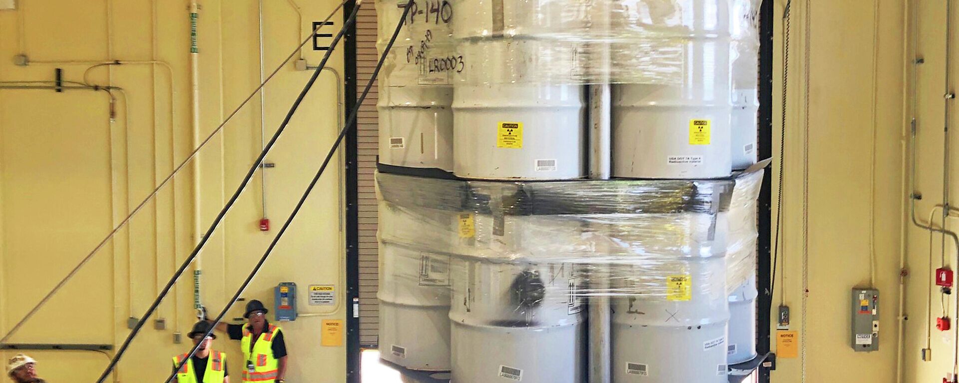 Barris de resíduo radioativo são carregados para transporte à Fábrica Piloto de Isolação de Resíduo em Los Alamos, Novo México, EUA, 9 de abril de 2019 - Sputnik Brasil, 1920, 15.03.2022