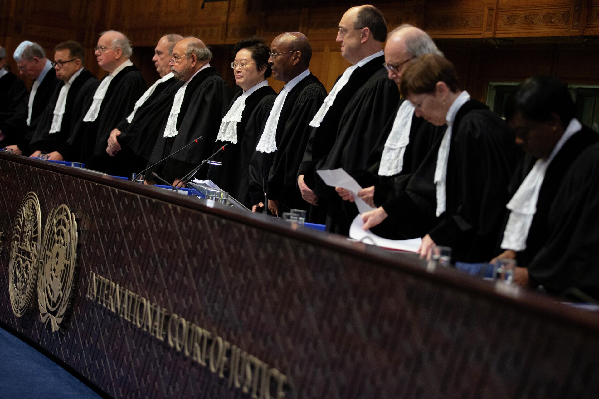 Membros da Corte Internacional de Justiça durante audiências no caso apresentado por Gâmbia contra Mianmar em Haia , Países Baixos, 11 de dezembro de 2019 - Sputnik Brasil, 1920, 05.01.2022