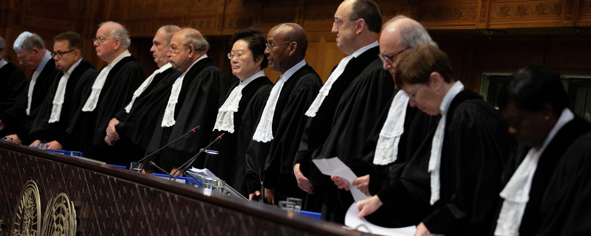 Membros da Corte Internacional de Justiça durante audiências no caso apresentado por Gâmbia contra Mianmar em Haia , Países Baixos, 11 de dezembro de 2019 - Sputnik Brasil, 1920, 05.11.2022