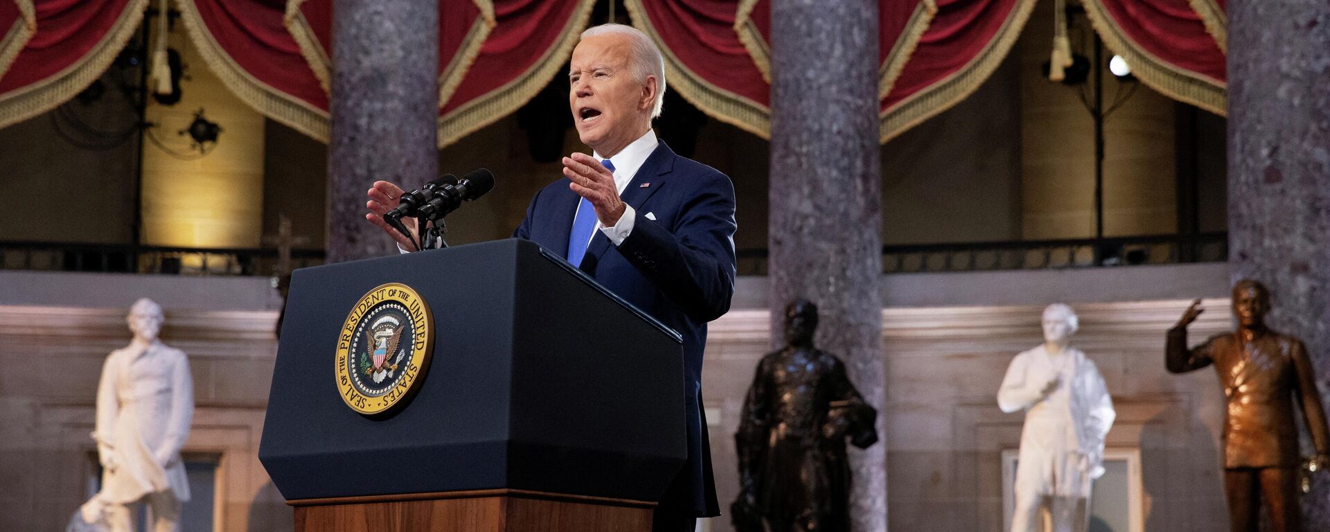 O presidente dos EUA, Joe Biden, faz comentários sobre o aniversário de um ano do ataque de 6 de janeiro de 2021 ao Capitólio em Washington, EUA, em 6 de janeiro de 2022 - Sputnik Brasil, 1920, 06.01.2022