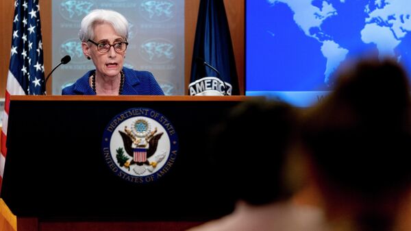A subsecretária de Estado dos EUA, Wendy Sherman, fala sobre a situação no Afeganistão no Departamento de Estado em Washington, em 18 de agosto de 2021 - Sputnik Brasil