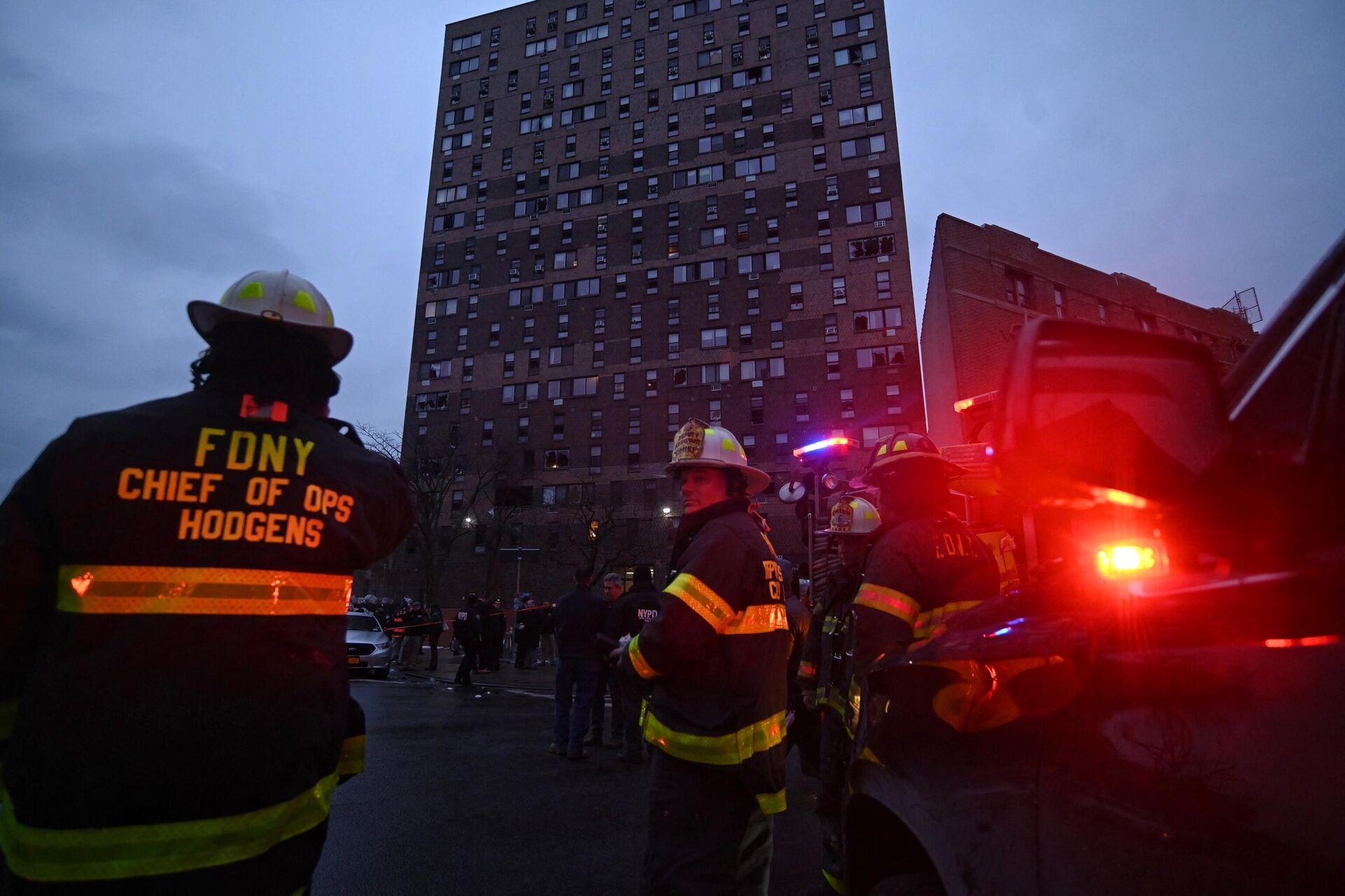 Pelo menos 19 pessoas morreram no domingo (9) em um incêndio no condado de Bronx, Nova York - Sputnik Brasil, 1920, 10.01.2022