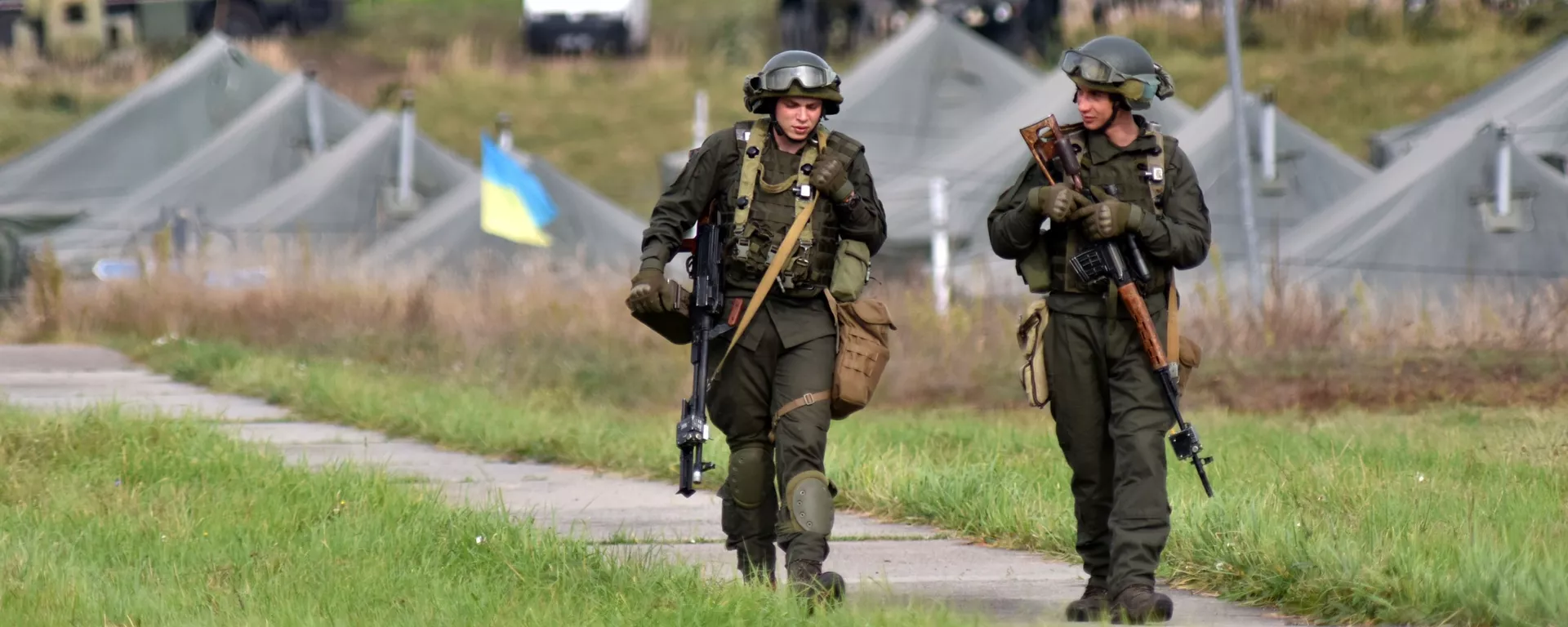 Soldados da Ucrânia durante exercícios militares conjuntos da Ucrânia e países da OTAN Rapid Trident 2020 - Sputnik Brasil, 1920, 16.10.2023