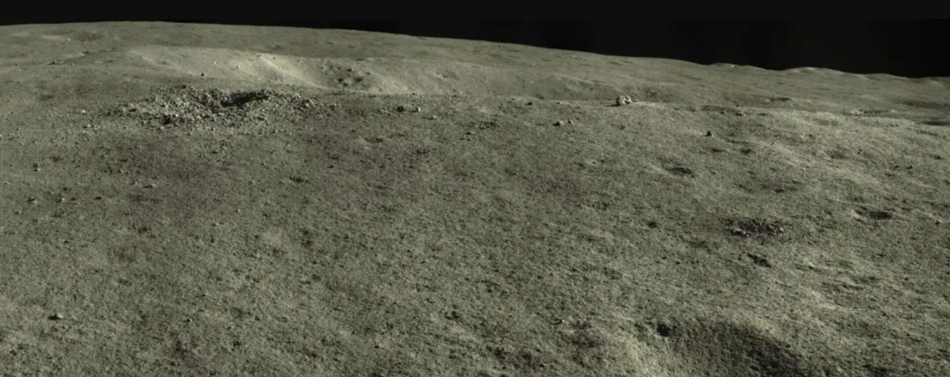Registro feito pelo rover Yutu-2 à média distância da rocha lunar - Sputnik Brasil, 1920, 10.01.2022