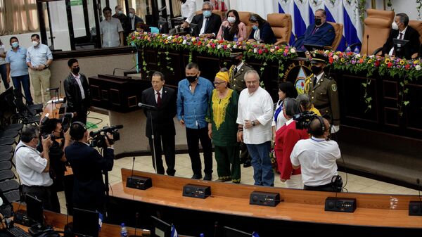 Legisladores de novo parlamento participam de cerimônia de posse da Assembleia Nacional nicaraguense, antes da posse de Daniel Ortega para sua quarta presidência do país, Manágua, Nicarágua, 9 de janeiro de 2022 - Sputnik Brasil
